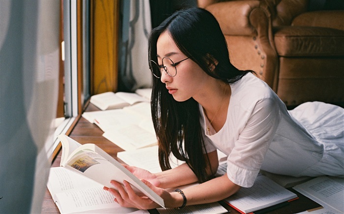 亞洲女孩讀的書 桌布 圖片