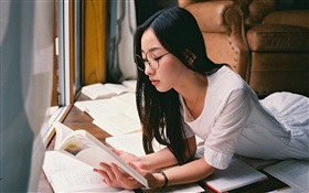 亞洲女孩讀的書 高清桌布