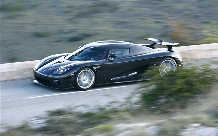 黑色超級跑車Koenigsegg的速度 桌布 圖片