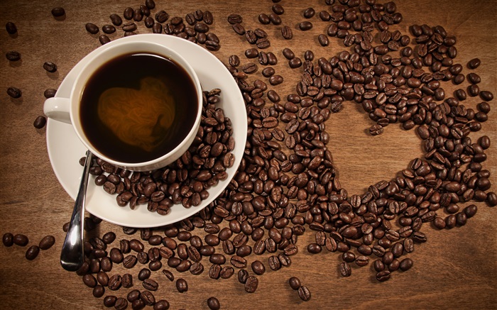 一杯咖啡，咖啡豆，愛心臟形 桌布 圖片