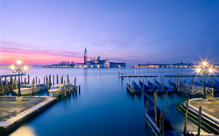 黃昏威尼斯的風景，遊艇碼頭 桌布 圖片