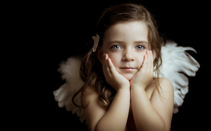 可愛的小天使女孩 桌布 圖片