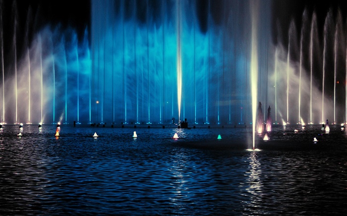 晚上，噴泉，燈光 桌布 圖片