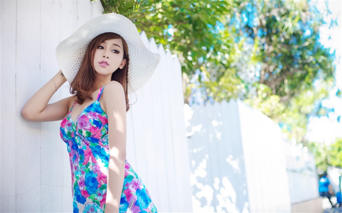 夏季藍色的裙子的亞洲女孩 桌布 圖片