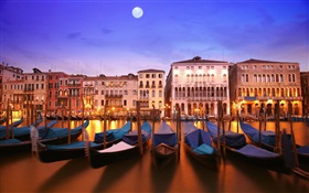 威尼斯的夜晚，船，房屋，河流，燈，月亮 高清桌布