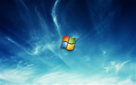 Windows 7的徽標在天空