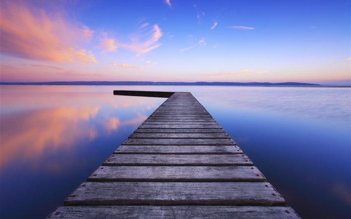 木橋，湖，黎明，藍色的天空 桌布 圖片