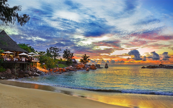 塞舌爾島，度假屋，晚上，燈，海水，沙灘 桌布 圖片