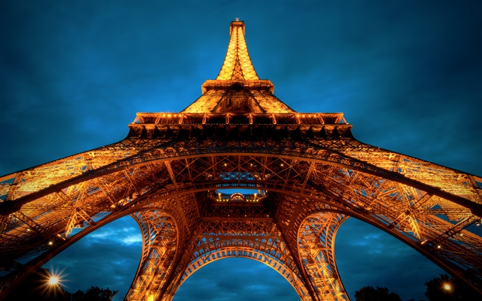 艾菲爾鐵塔，晚上，巴黎 桌布 圖片