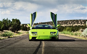 綠色蘭博基尼超級跑車前視圖，翅膀 高清桌布