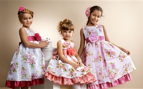 三個漂亮可愛的小女孩 高清桌布