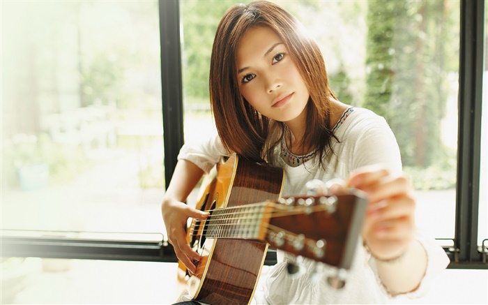 吉岡唯，日本女歌手 07 桌布 圖片