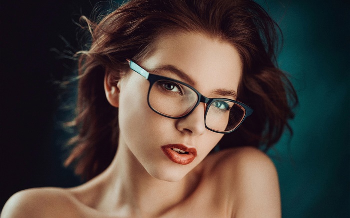 女孩肖像，眼鏡，化妝品 桌布 圖片