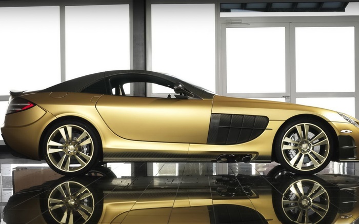 邁凱輪SLR Renovatio金色的超級跑車側面圖 桌布 圖片