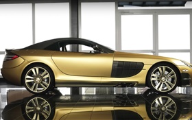 邁凱輪SLR Renovatio金色的超級跑車側面圖