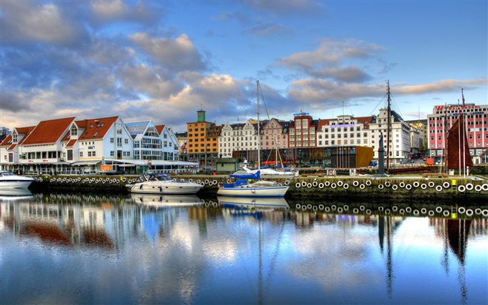 挪威亮麗的風景線，河流，房屋 桌布 圖片