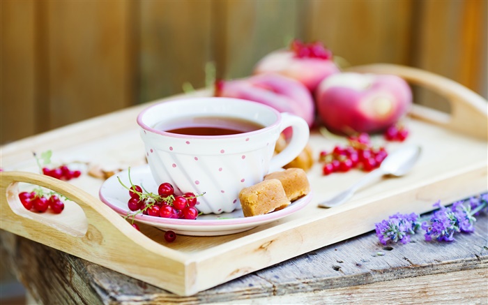 一杯茶，紅果 桌布 圖片