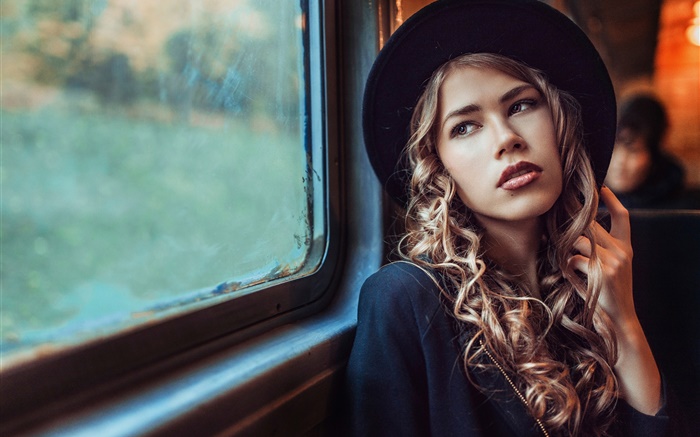 棕色眼睛的女孩，帽子，火車 桌布 圖片