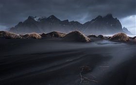 冰島，Vestrahorn，黑沙灘，黃昏，草，山，雲 高清桌布