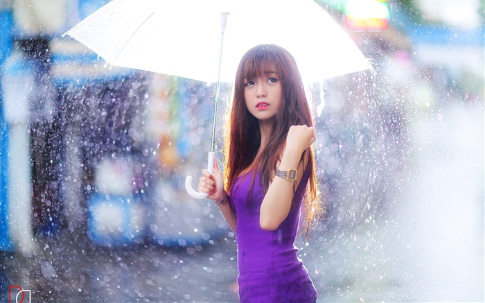 紫色禮服的亞洲女孩，傘，雨 桌布 圖片