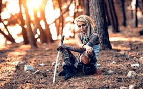 紋身的女孩，劍，武器，樹木