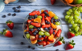 水果沙拉，碗，葡萄，草莓，藍莓，橙，香蕉 高清桌布