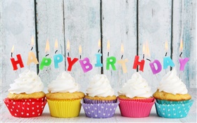生日快樂，五杯形蛋糕，蠟燭，五顏六色的字母，奶油蛋糕 高清桌布