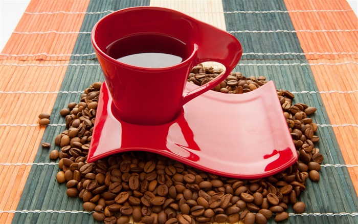 杯，咖啡豆，飲料，紅色 桌布 圖片