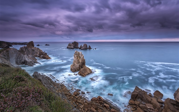 西班牙北部坎塔布里亞，海岸，海，怪石，雲海，黃昏 桌布 圖片