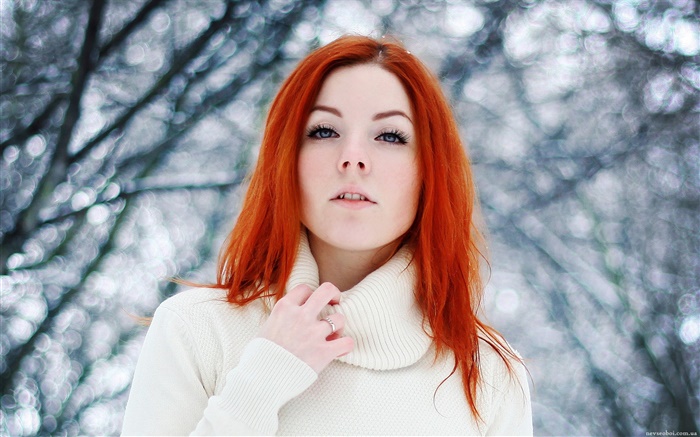 漂亮的女孩，紅色的頭髮，冬天，雪 桌布 圖片