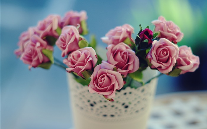 玫瑰鮮花，粉紅色，花瓶，模糊背景 桌布 圖片