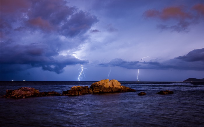 海，閃電，風暴，石頭，晚上，雲 桌布 圖片