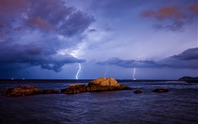 海，閃電，風暴，石頭，晚上，雲 高清桌布