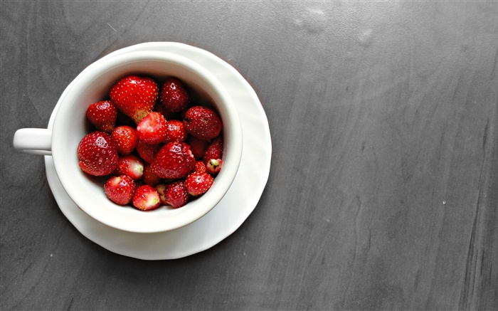 草莓，杯 桌布 圖片