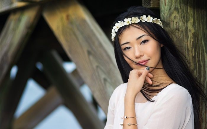 亞洲女孩，長長的頭髮，花圈，風，夏天 桌布 圖片