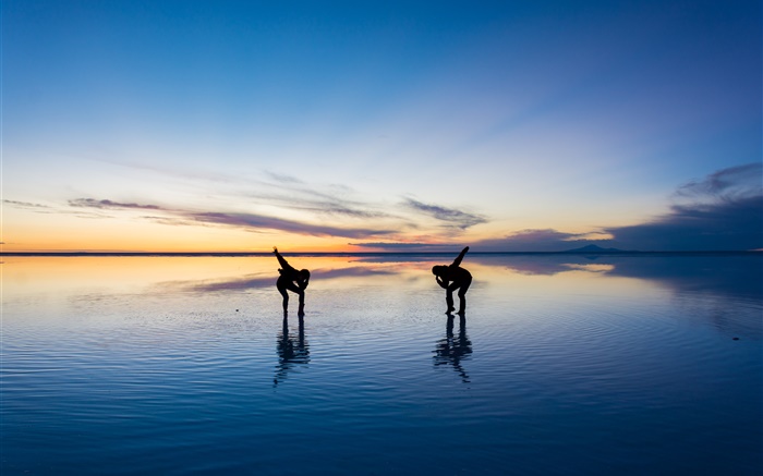 美麗的自然風光，烏尤尼鹽湖，人們跳舞，日落，日本 桌布 圖片