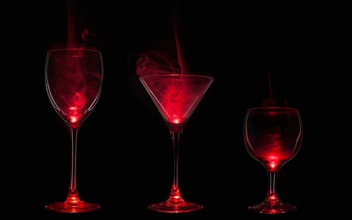 玻璃杯，煙，紅色光，黑暗 桌布 圖片