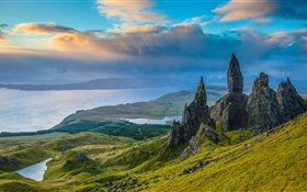 斯凱島，蘇格蘭，岩石，山谷，湖泊，雲，黃昏