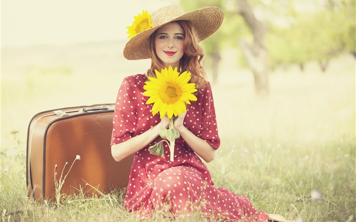 微笑的金發女孩，姿勢，拿著向日葵，微笑 桌布 圖片