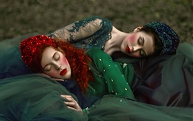 兩個女孩睡覺，復古風格 高清桌布