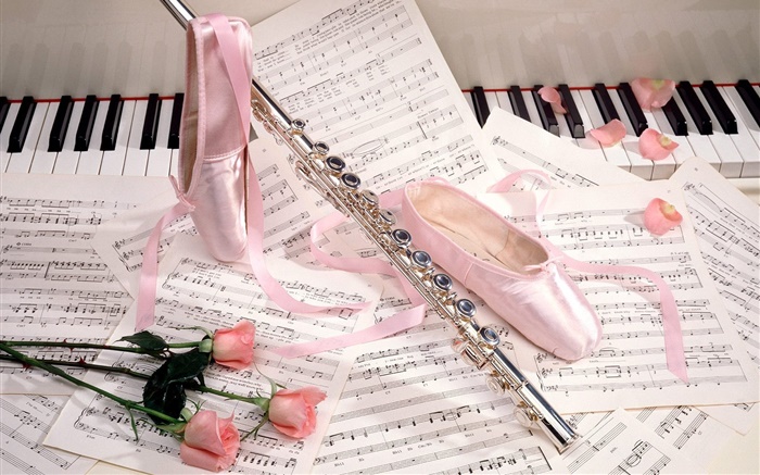 芭蕾舞鞋，長笛，粉紅色的玫瑰，樂譜 桌布 圖片