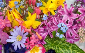花束的花，品類繁多，豐富多彩 高清桌布