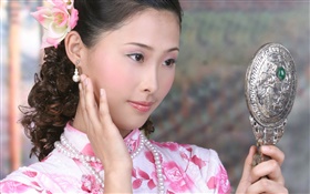旗袍的女孩用鏡子，中國，亞洲 高清桌布