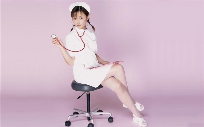 可愛的護士坐在椅子上 桌布 圖片