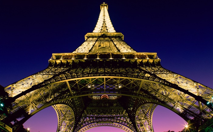 艾菲爾鐵塔，仰望，燈光，夜晚，巴黎，法國 桌布 圖片