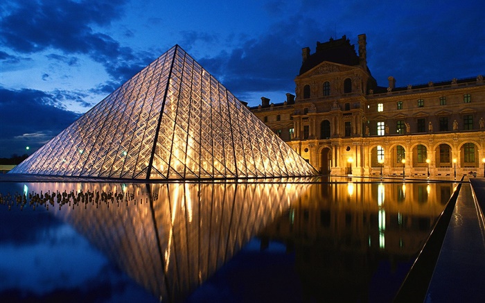 玻璃金字塔，法國，盧浮宮 桌布 圖片