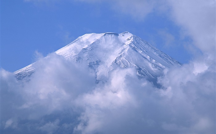 富士山在雲霧中，日本 桌布 圖片