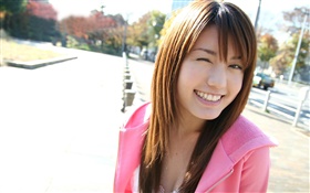 粉紅色連衣裙的亞洲女孩，微笑 高清桌布