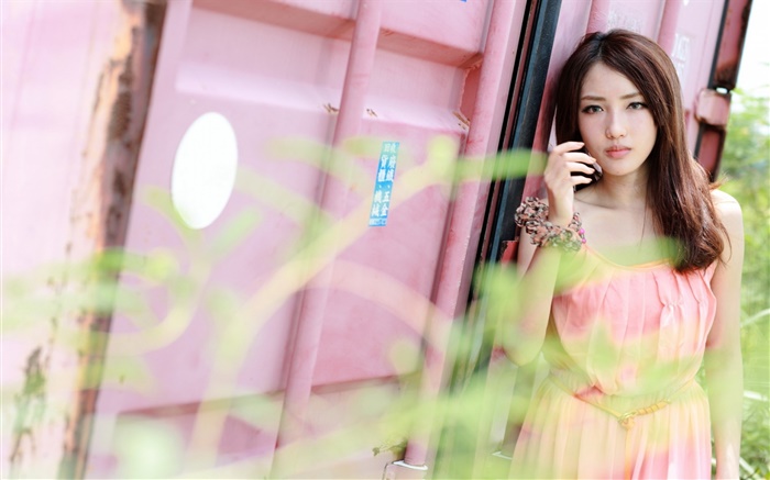 粉紅色連衣裙的女孩台灣 桌布 圖片