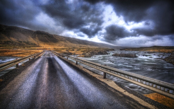 下雨天，橋，路，河，山，雲 桌布 圖片